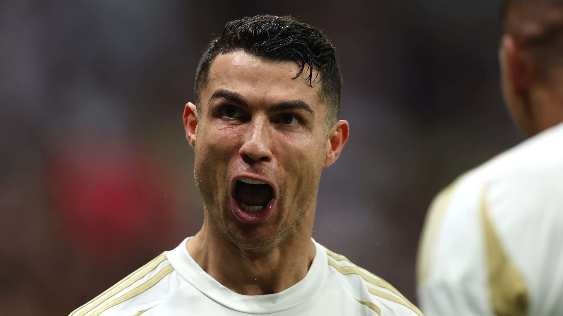 澳大利亚女足球员萨姆科尔与美国国脚梅维斯甜蜜订婚浪漫时刻曝光